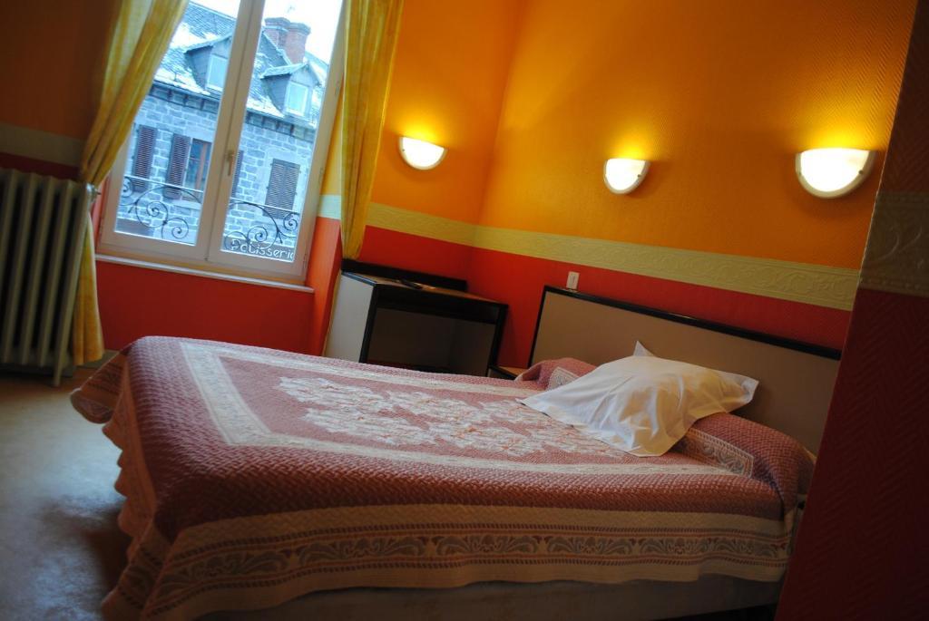 Hotel Des Voyageurs Chez Betty Neussargues en Pinatelle Cameră foto